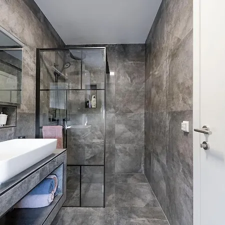 Luxury Colosseum فيلة *