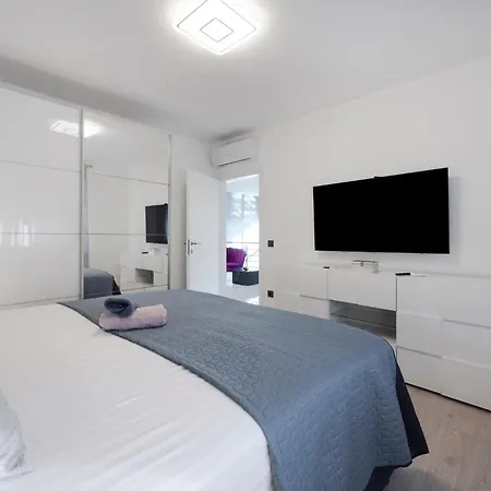 Luxury Colosseum Vila