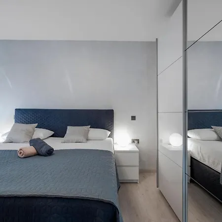 Luxury Colosseum Vila *