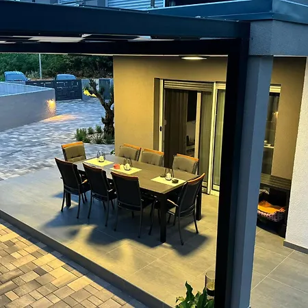 Luxury Colosseum Villa