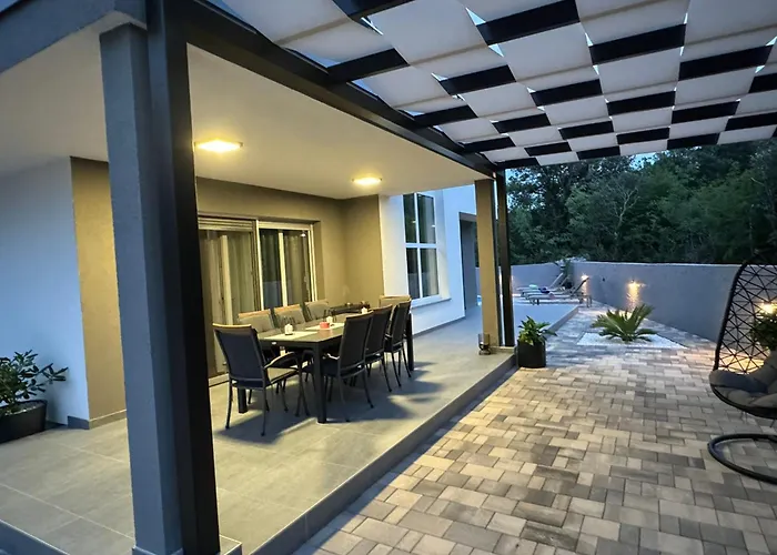 Luxury Colosseum * שיבניק