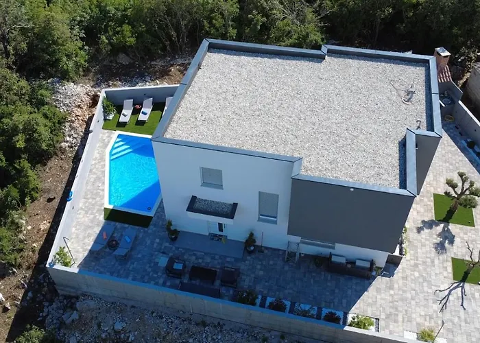 Luxury Colosseum * שיבניק