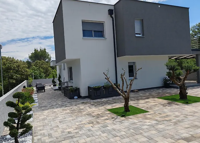 Luxury Colosseum Villa